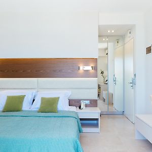 Double or Twin Room Sea View